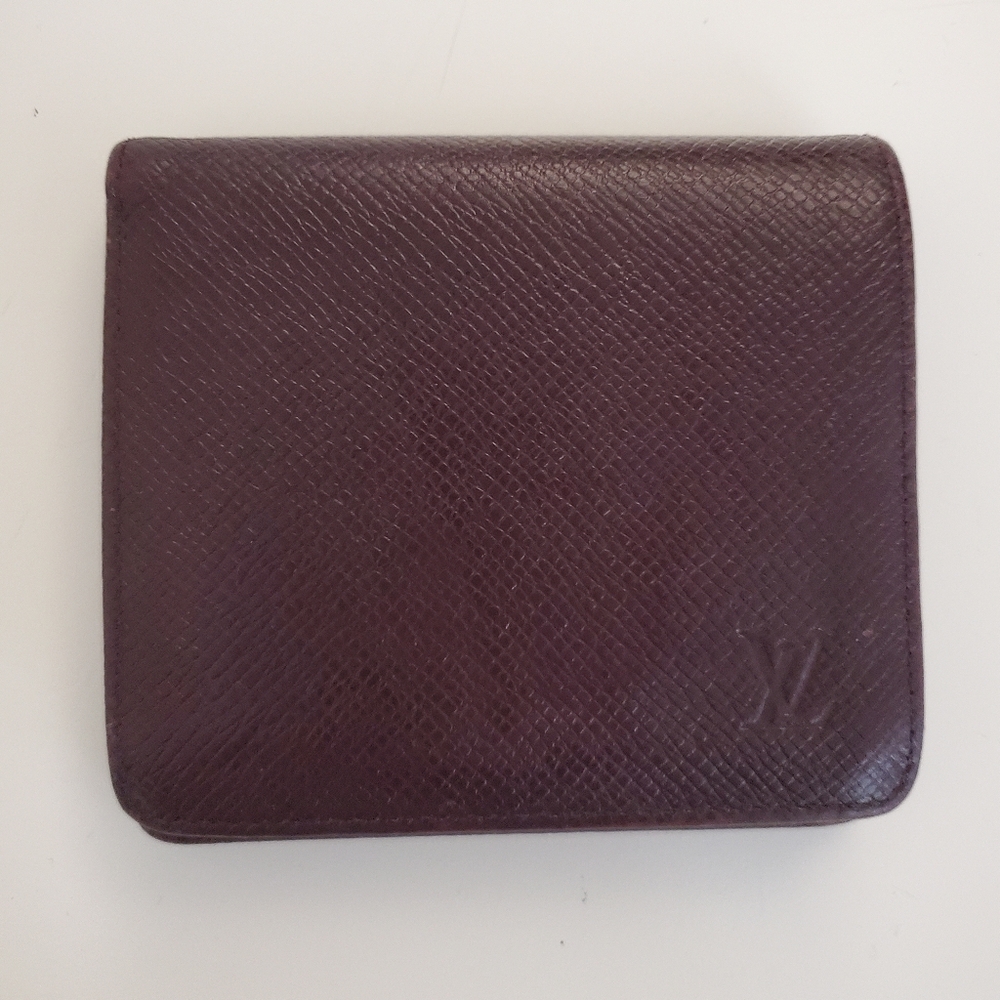 Authentic Louis Vuitton Taiga Bifold Leather Wallet With COA